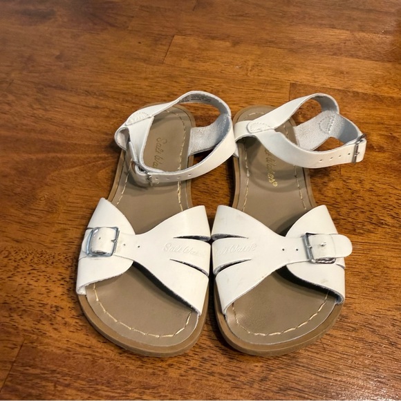 Salt water sandals by Hoy Kids White Sandals size 2 - Picture 5 of 9
